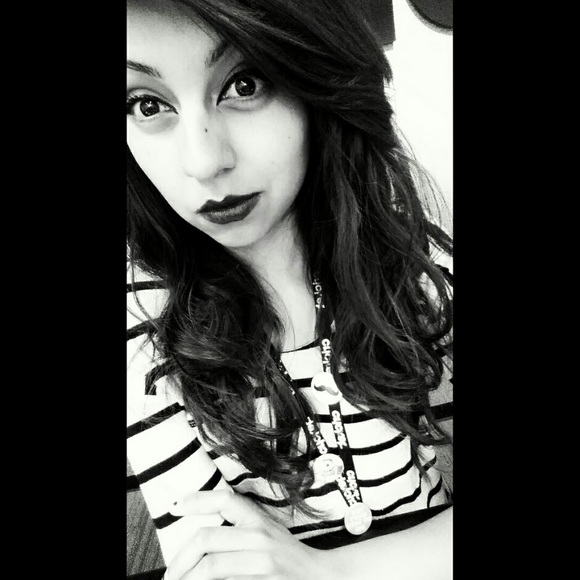 Meet your Posher, Adriana - Picture 1 of 1